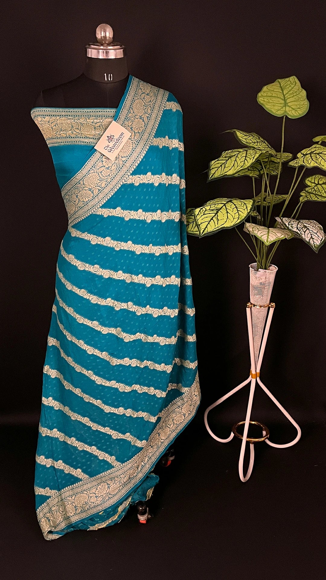 Sapphire Green Crepe Georgette Pure Banarasi Saree Meenakari with Zari Border — The Weaveloom