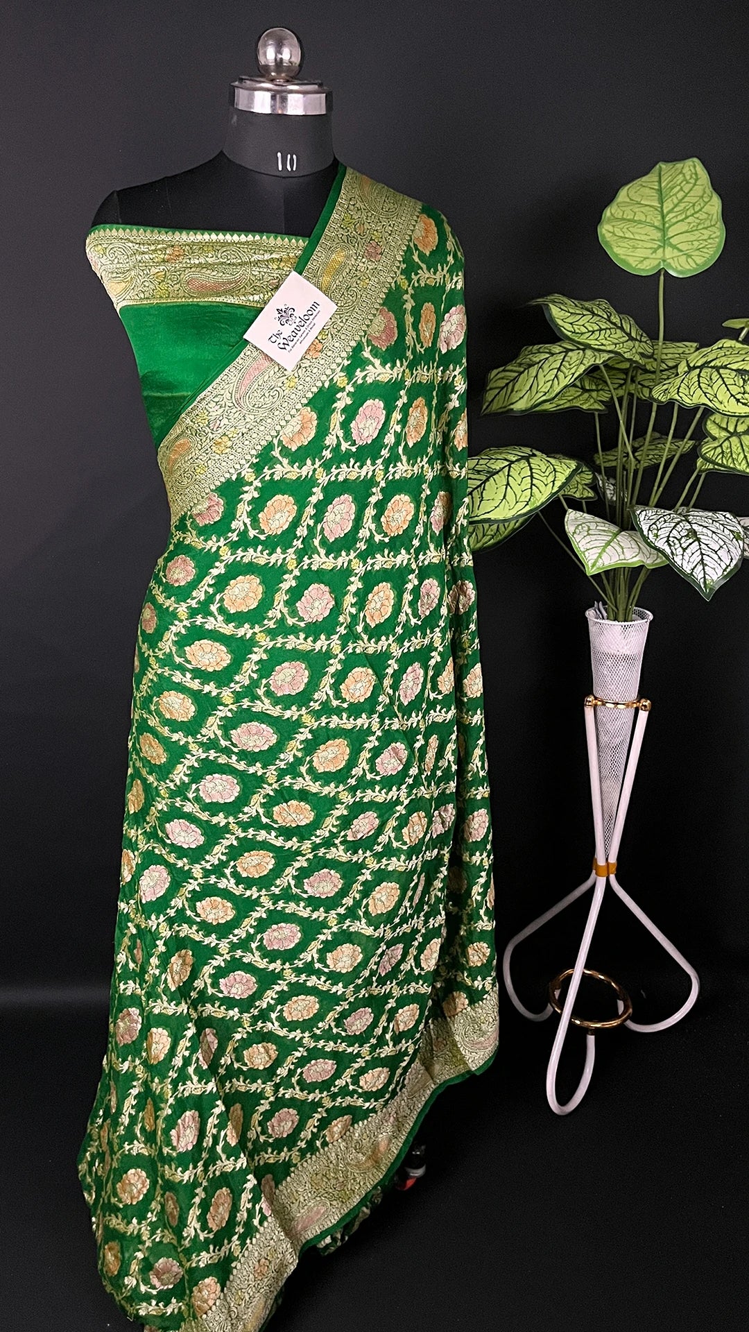 Green Pure Crepe Georgette Banarasi Saree Handbrush Zari Floral Buta - The Weaveloom