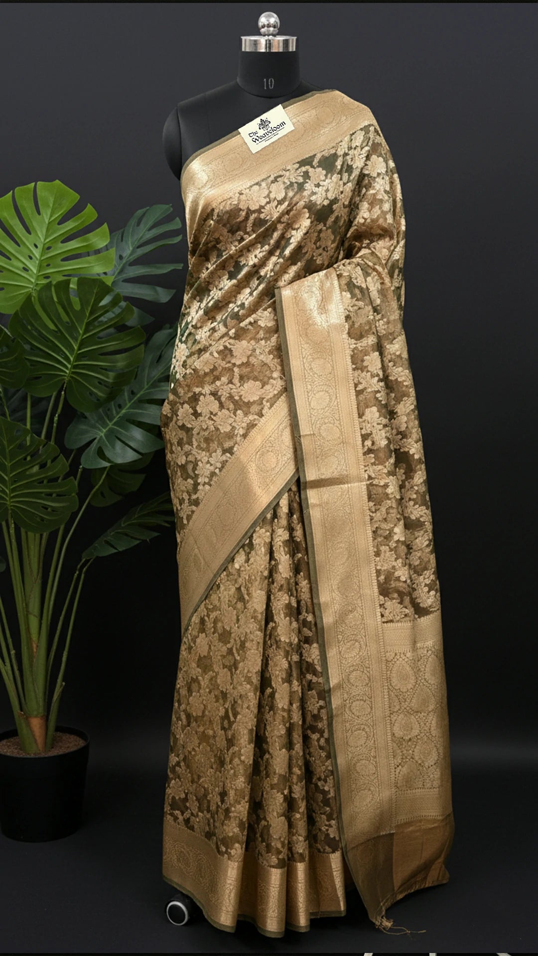 Green Tissue Silk Pure Banarasi Saree Gold Floral Jaal Pallu - The Weaveloom