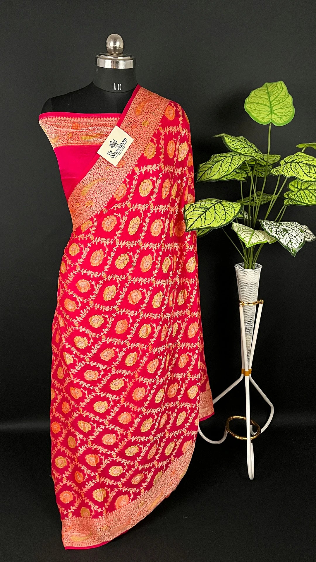 Hot Pink Crepe Georgette Pure Banarasi Saree Handbrush Zari Floral Jaal - The Weaveloom