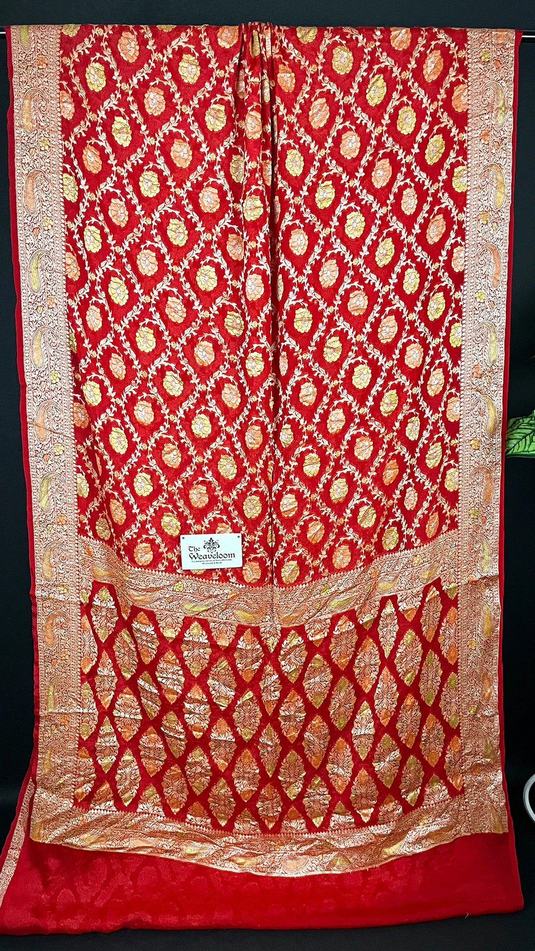 Red Crepe Georgette Pure Banarasi Saree Handbrush Zari Floral Jaal Diamond Pallu - The Weaveloom