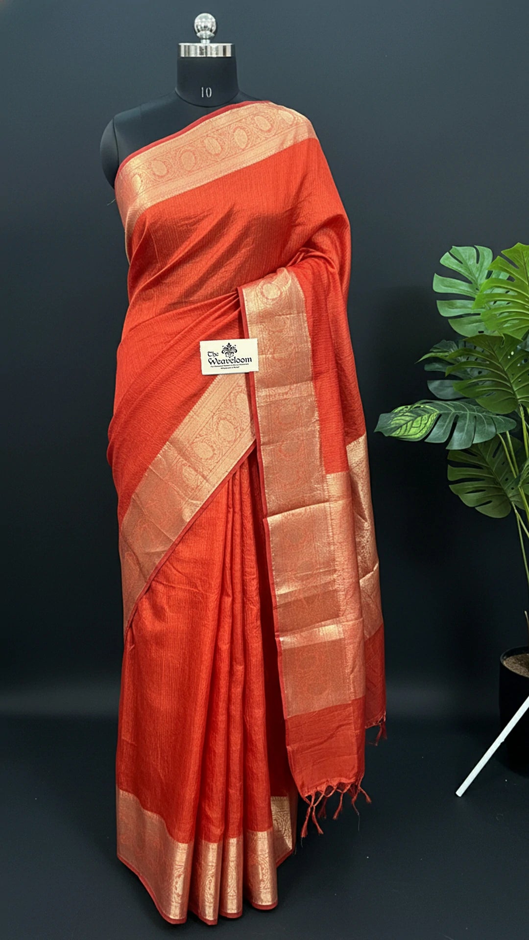 Red Crush Tissue Silk Pure Banarasi Saree With Gold Zari Floral Border Running Blouse - The Weaveloom