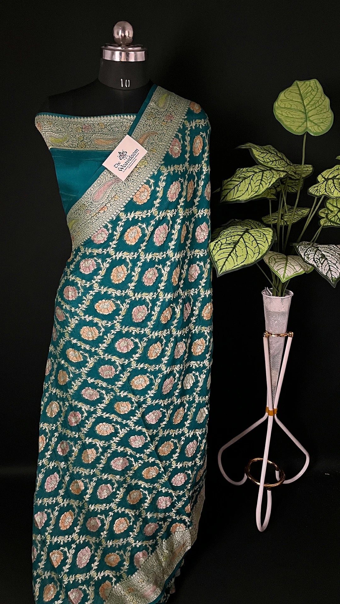 Sapphire Green Crepe Georgette Pure Banarasi Saree Floral Jaal Paisley Zari Border with Running Blouse - The Weaveloom
