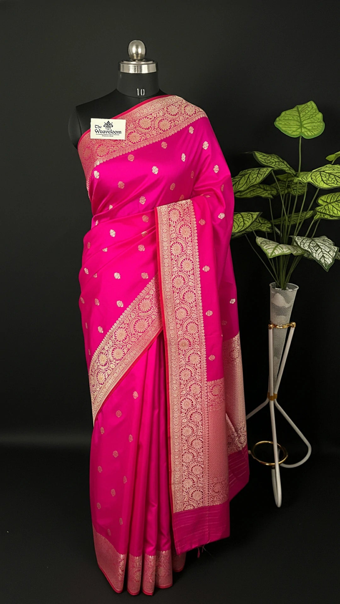Rani - Pure Katan Silk Handloom Banarasi Saree With Gold Zari Floral Buti & Rich Pallu - The Weaveloom