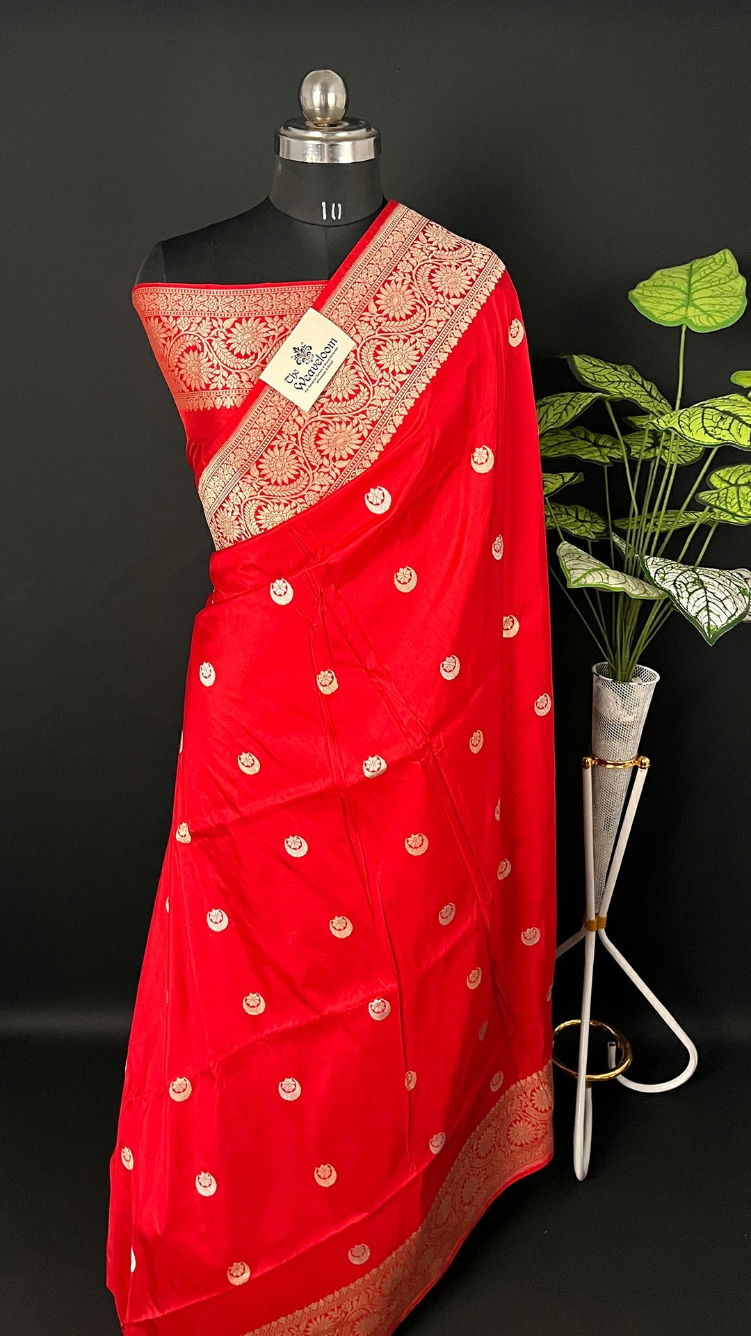 Red Katan Silk Kadwa Handloom Banarasi Saree Chand Tara Buti The Weaveloom