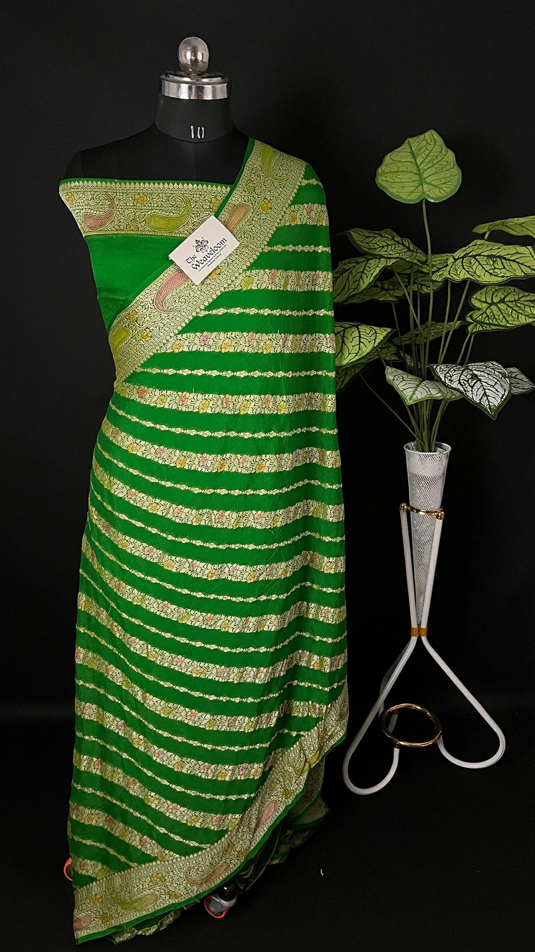 Green Pure Crepe Georgette Banarasi Saree Handbrush Zari Work - The Weaveloom