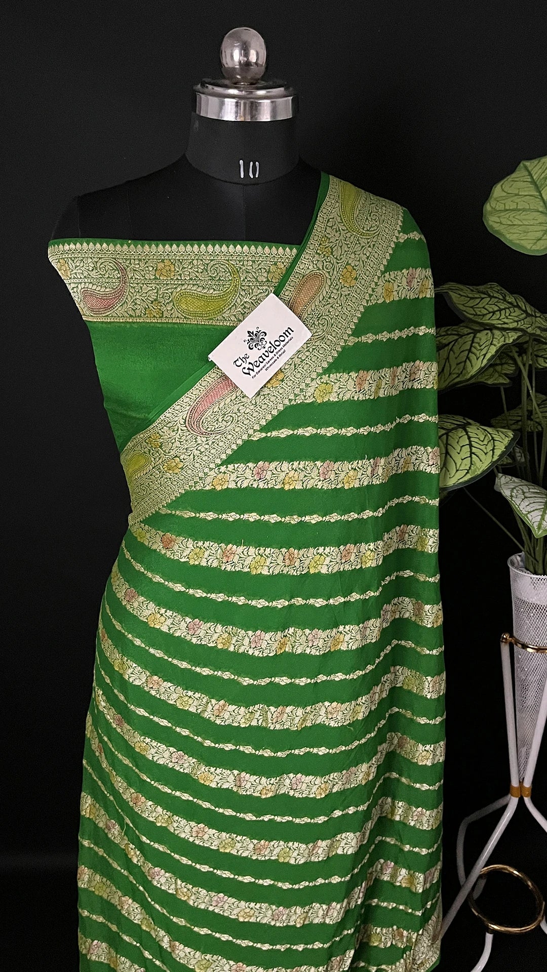 Green Pure Crepe Georgette Banarasi Saree Handbrush Zari Work - The Weaveloom