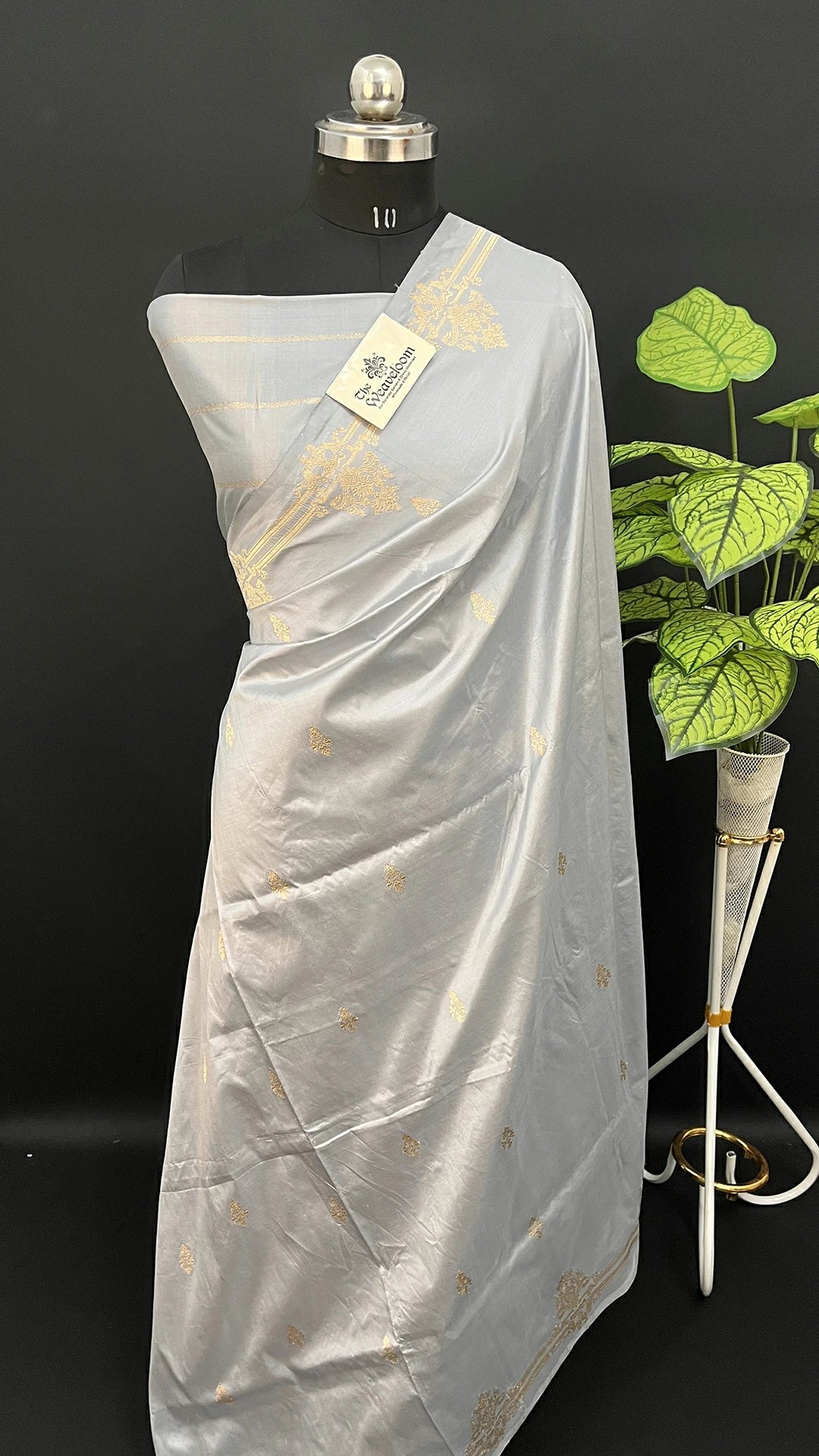 Grey Pure Katan Silk Handloom Banarasi Saree with Golden Zari Kadwa Border – The Weaveloom