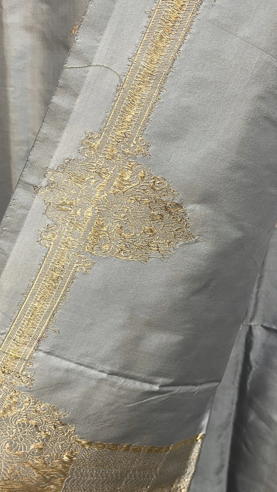 Grey Pure Katan Silk Handloom Banarasi Saree with Golden Zari Kadwa Border – The Weaveloom