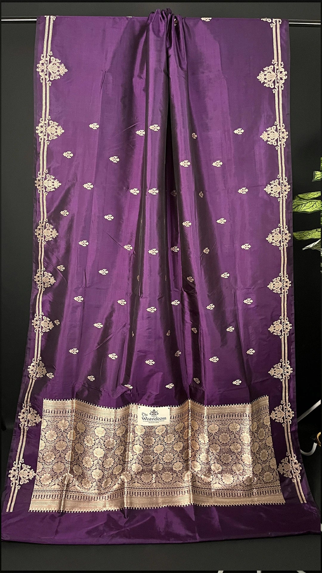 Magenta Katan Silk Pure Banarasi Saree Kadwa Weave Floral Buti Broad Brocade Pallu - The Weaveloom