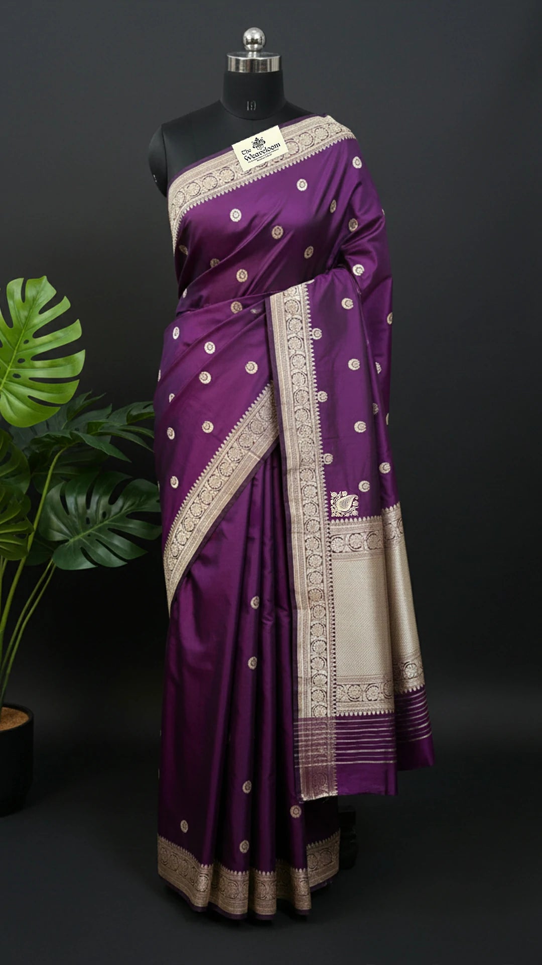 Shop magenta pure Katan silk handloom Banarasi saree with Chand Tara motifs and elegant zari border. A luxurious choice for weddings.