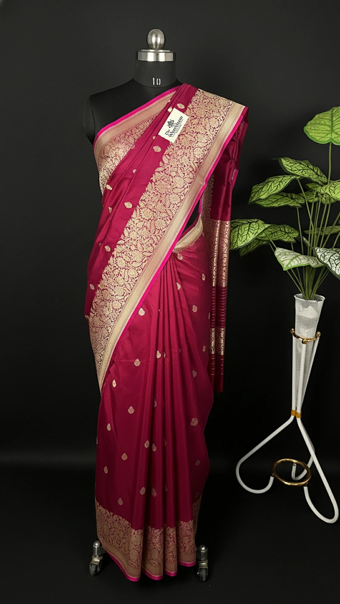 Maroon Pure Katan Silk Kadwa Handloom Banarasi Saree Gold Zari Buti Floral Border — The Weaveloom