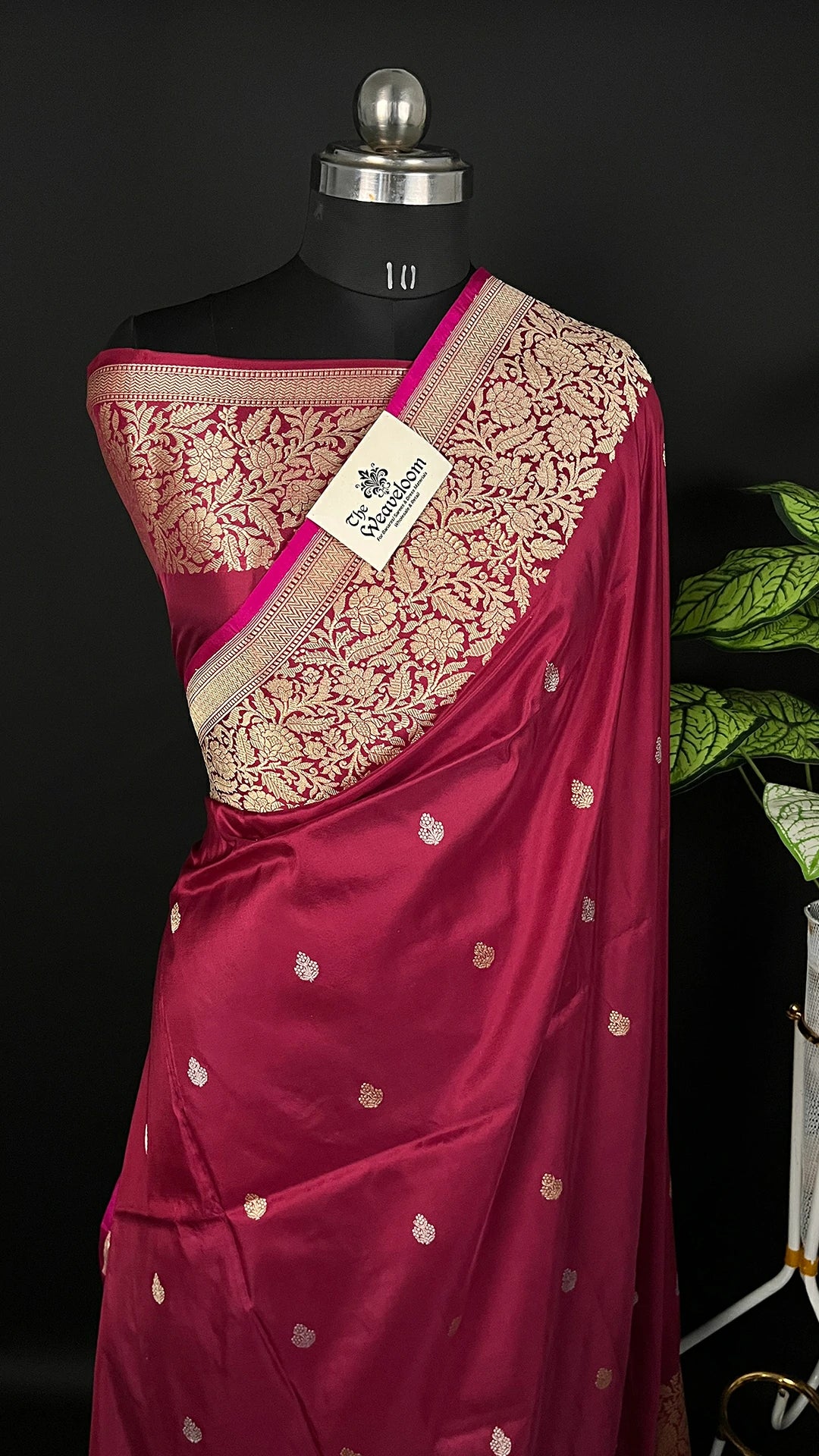 Maroon Pure Katan Silk Kadwa Handloom Banarasi Saree Gold Zari Buti Floral Border — The Weaveloom