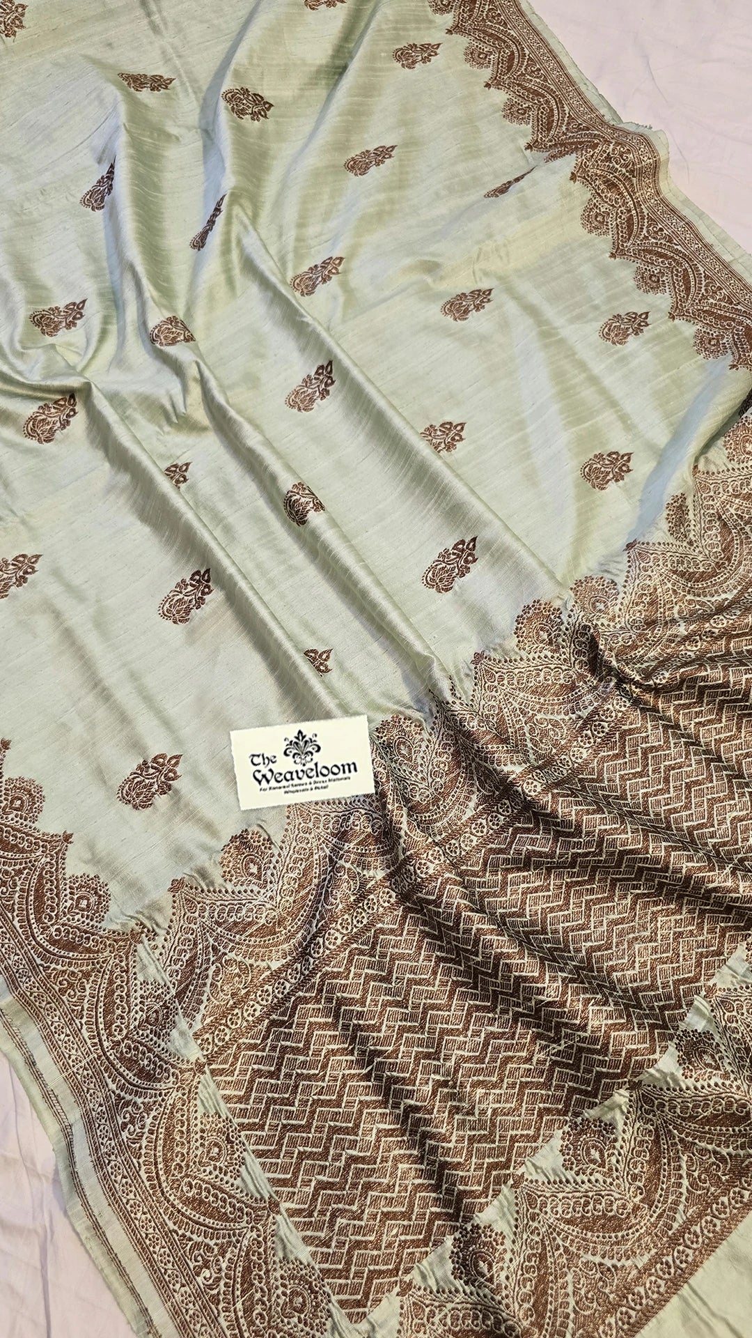 Mint Green Raw Silk Pure Handloom Banarasi Saree with Antique Zari Border & Buti Blouse – The Weaveloom