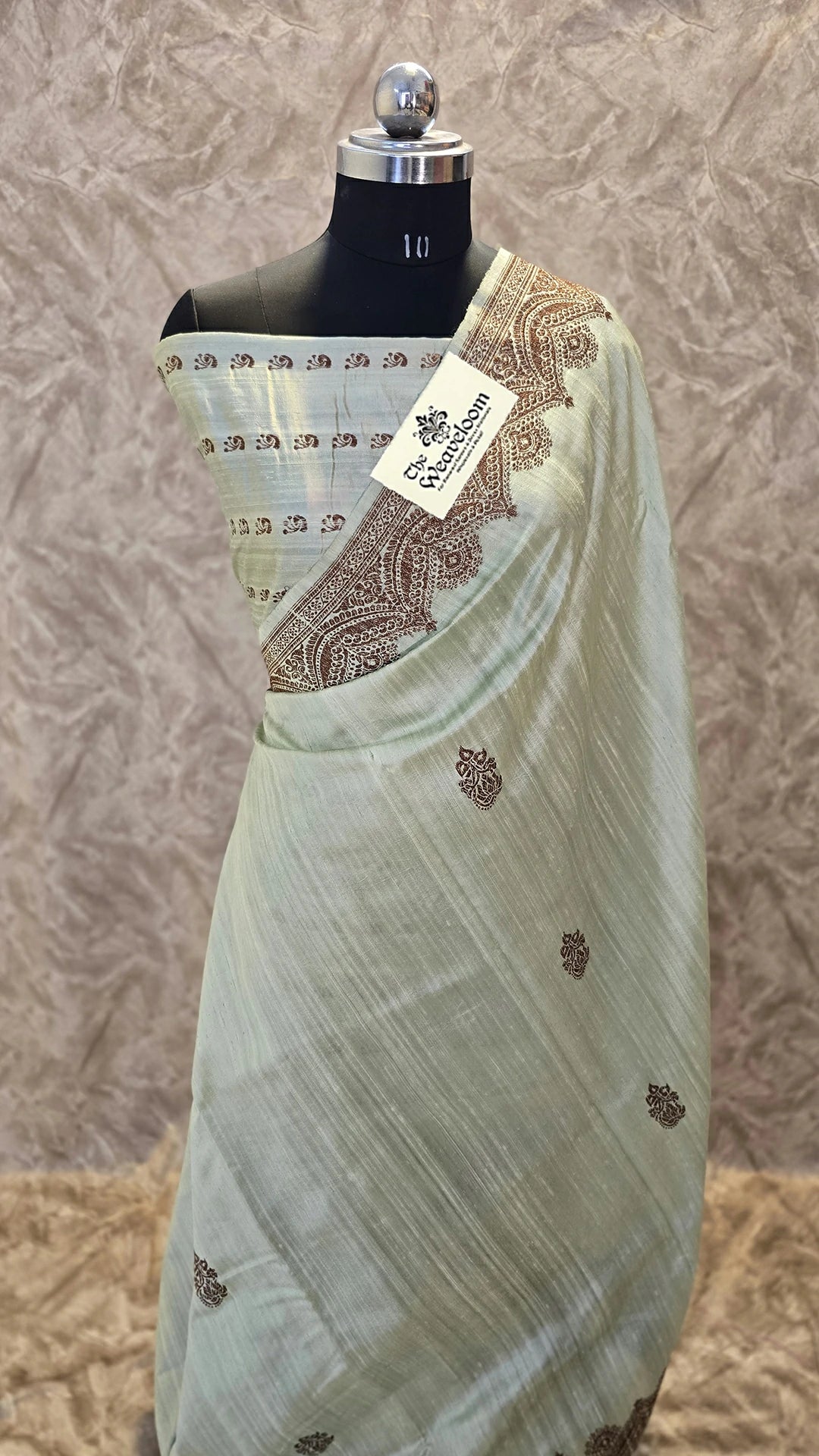 Mint Green Raw Silk Pure Handloom Banarasi Saree with Antique Zari Border & Buti Blouse – The Weaveloom