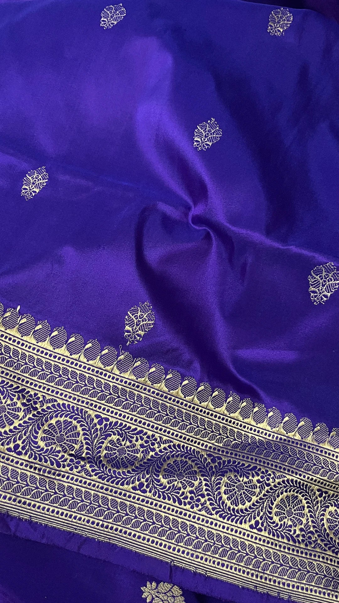 Navy Blue Pure Katan Silk Handloom Banarasi Saree Silver Zari Floral Butta Paisley Border - The Weaveloom