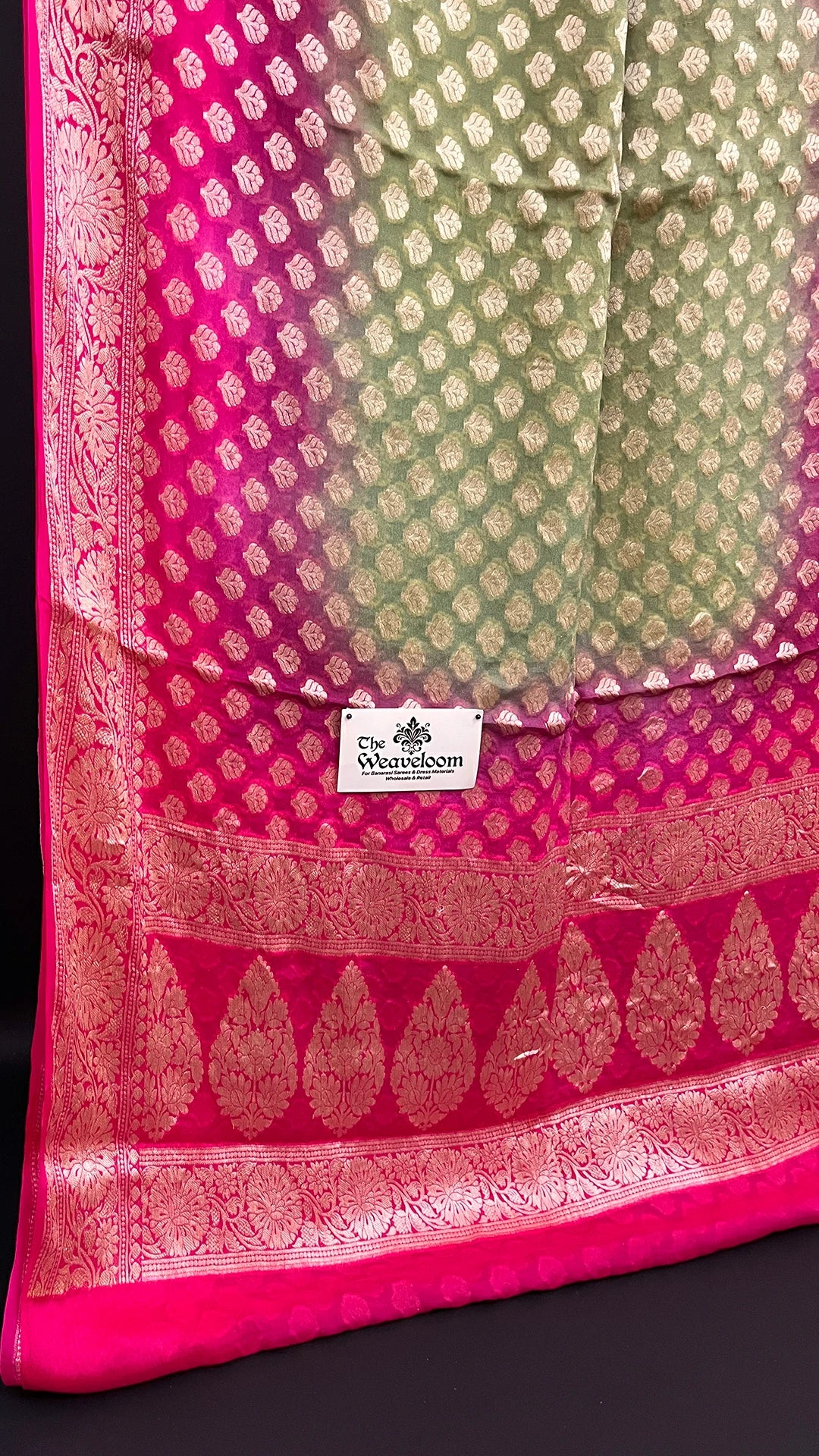 Pista & Strawberry Dual Tone Pure Crepe Georgette Banarasi Saree with Golden Zari Butti – The Weaveloom