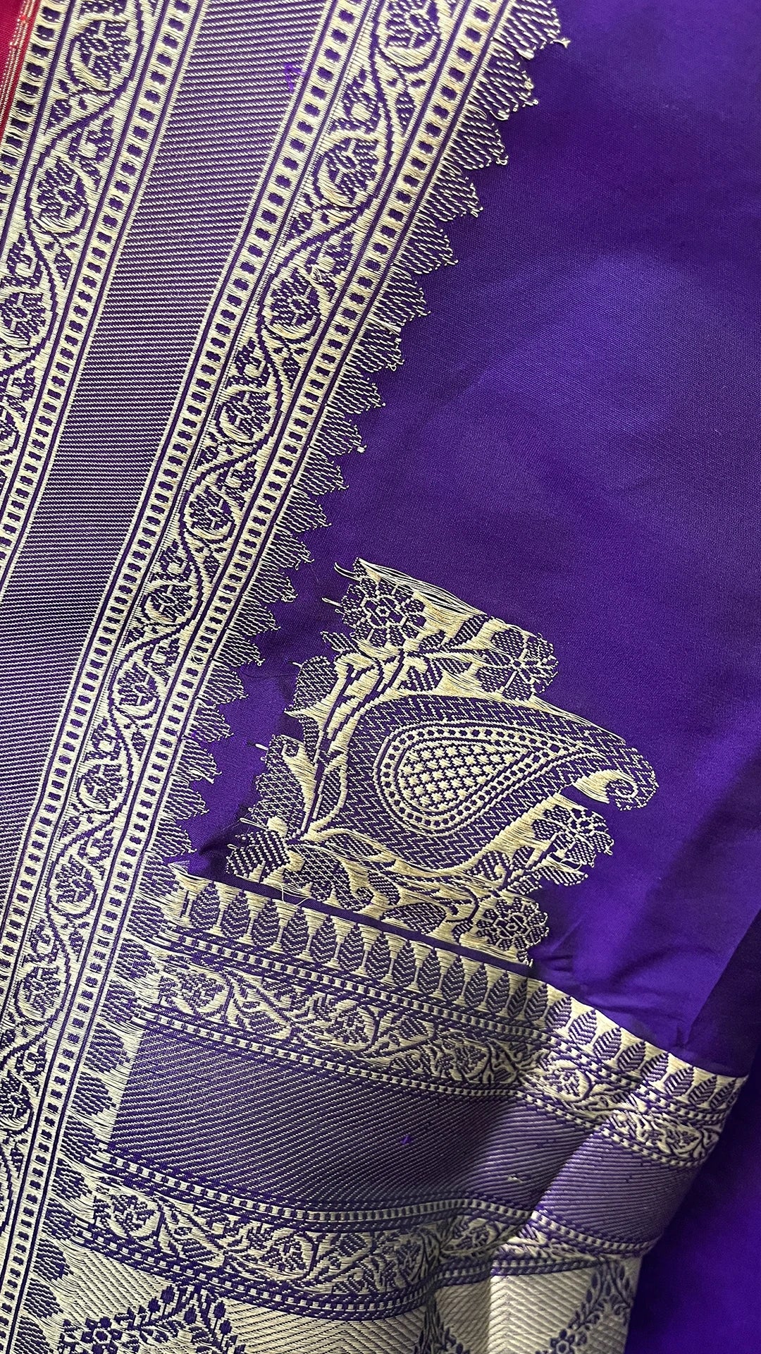 Purple Pure Katan Silk Handloom Banarasi Saree with Chand Tara Motifs – The Weaveloom