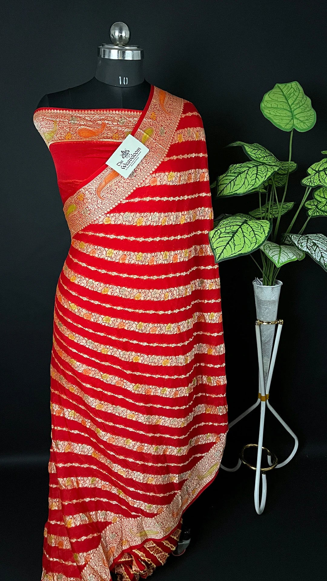 Red Crepe Georgette Pure Banarasi Saree Handbrush Zari Diagonal Stripe Pallu - The Weaveloom