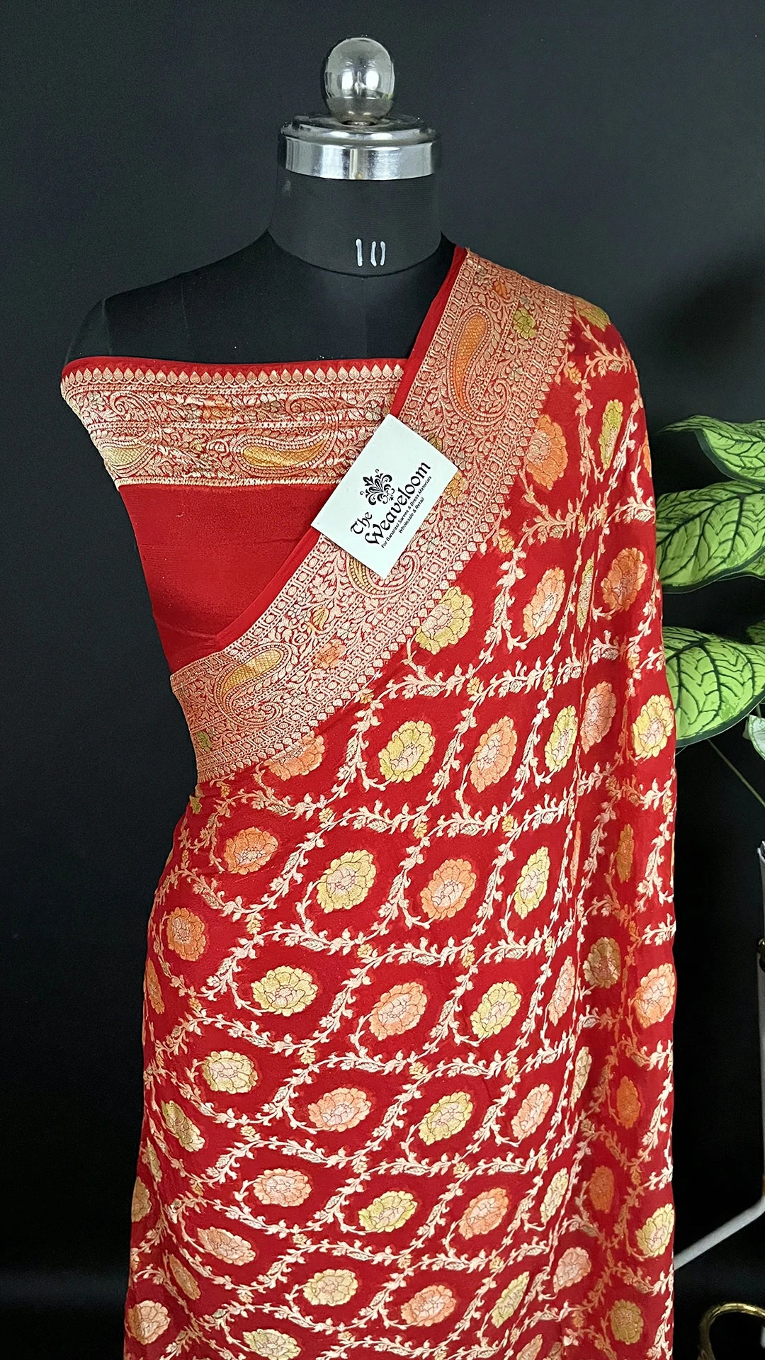 Red Crepe Georgette Pure Banarasi Saree Handbrush Zari Floral Jaal Diamond Pallu - The Weaveloom