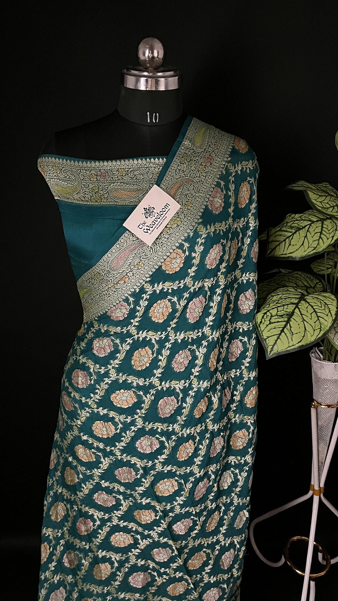 Sapphire Green Crepe Georgette Pure Banarasi Saree Floral Jaal Paisley Zari Border with Running Blouse - The Weaveloom