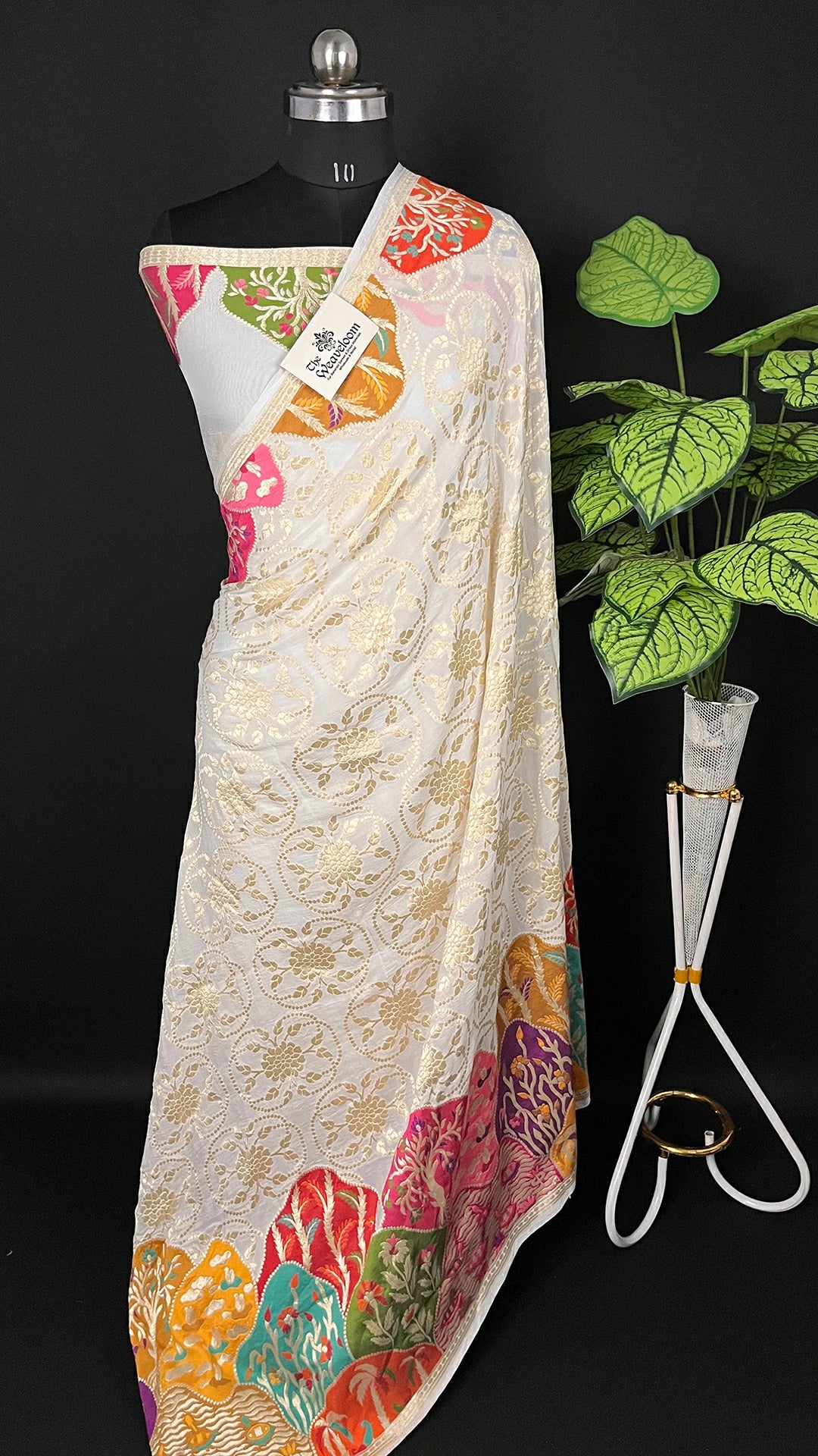 White Khaddi Georgette Pure Banarasi Saree Water Zari Meenakari Scallop Border - The Weaveloom