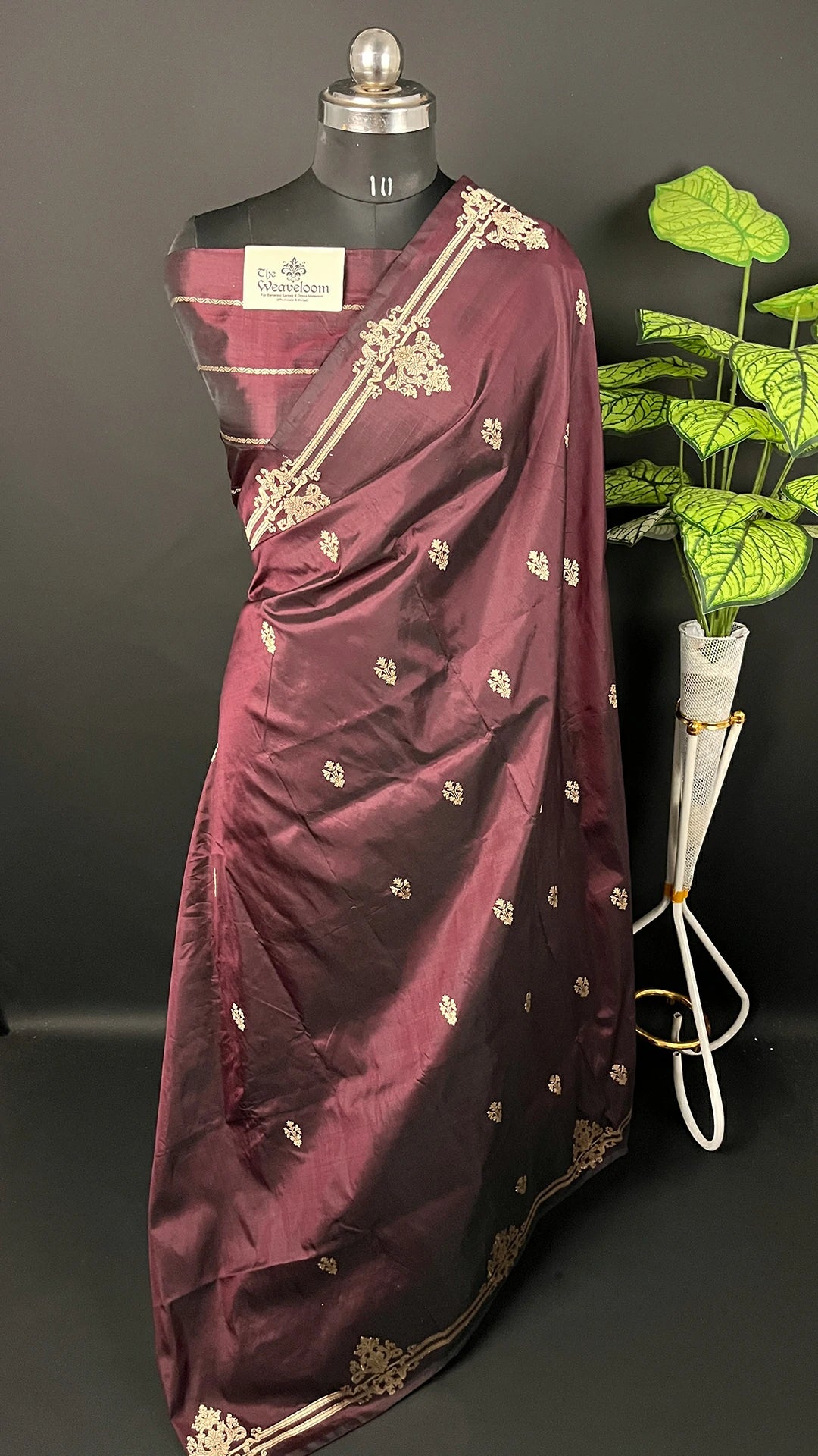 Pure Katan Silk Handwoven (Kadwa) Banarasi Saree with Gold Zari Floral Border - The Weaveloom